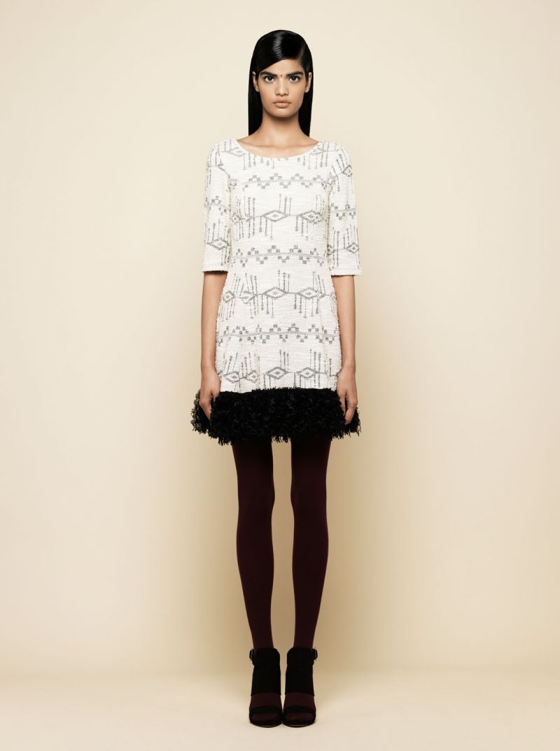 vestido blanco evase flecos negros monica cordera